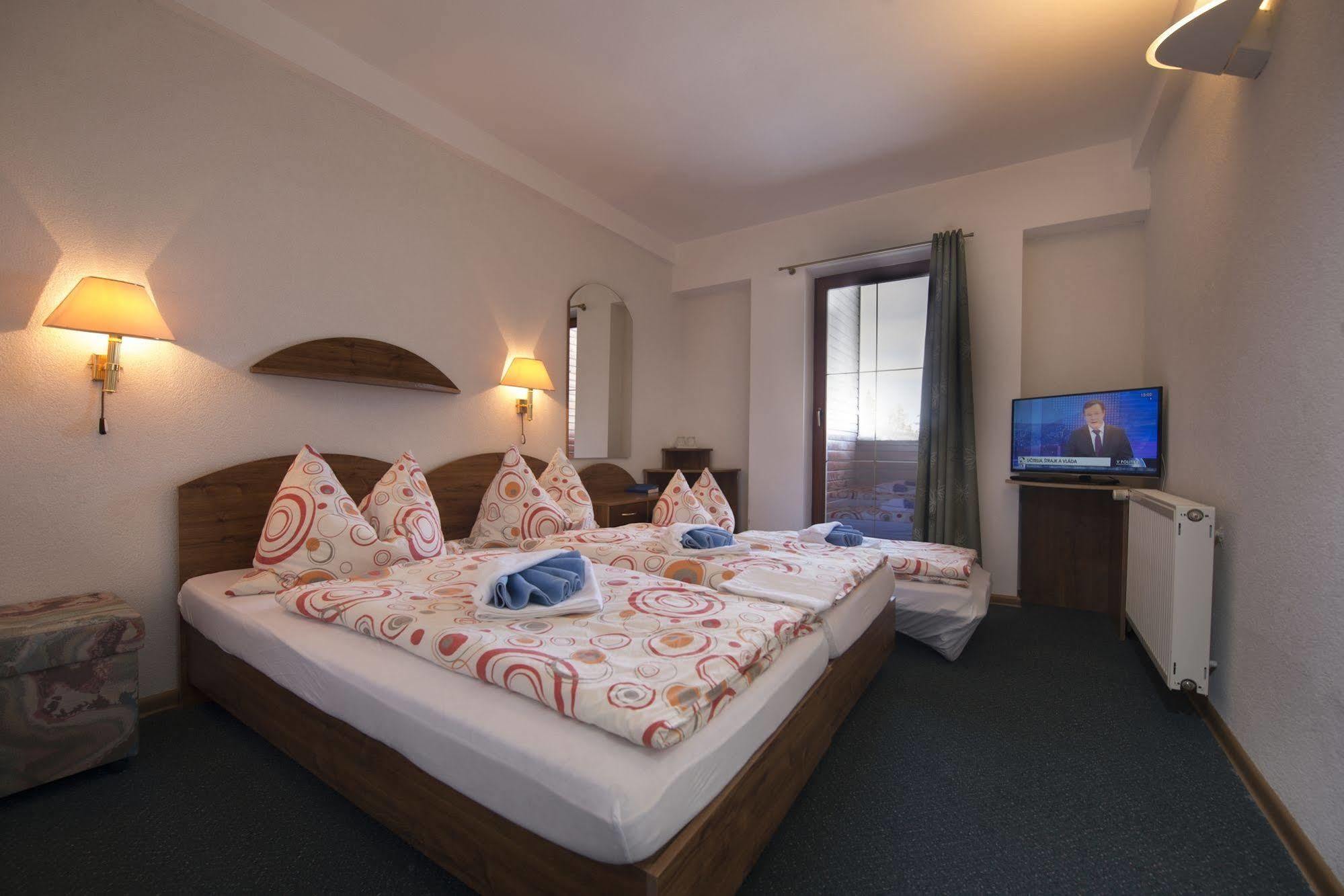 Penzion Pleso Strbske Pleso ภายนอก รูปภาพ